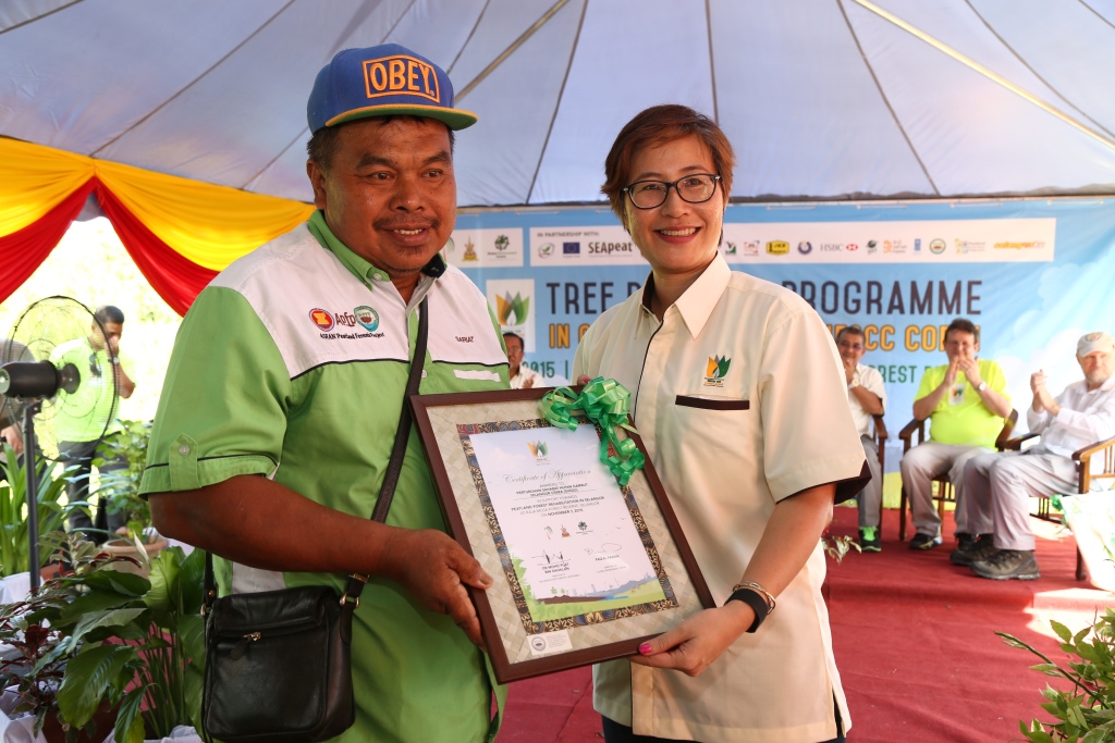 Participation of Friends of North Selangor Peatland Forest in Peat Water Management and Forest Rehabilitation Adjacent to Raja Musa Forest Reserve